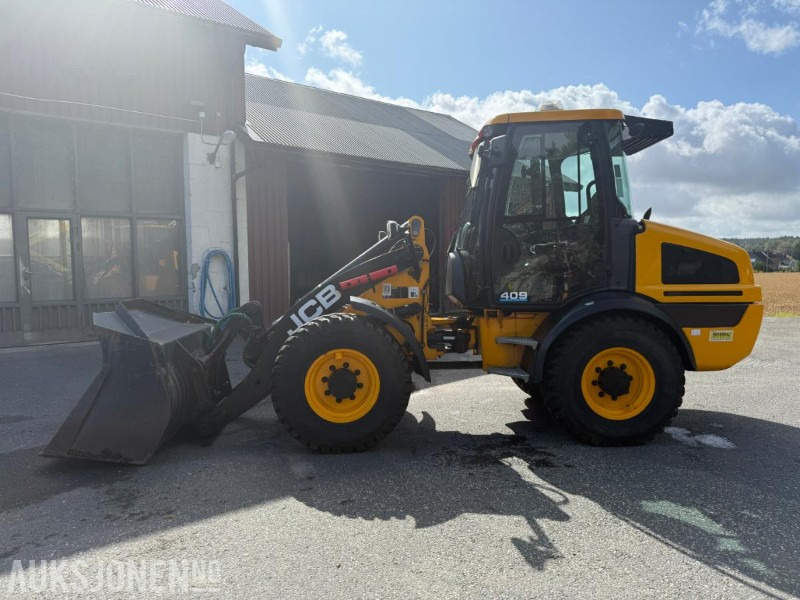 2019 JCB409 HJULLASTER SKUFF ÅRSKONTROLLERT LITE TIMER. - Utovarivač na kotačima: slika 2019 JCB409 HJULLASTER SKUFF ÅRSKONTROLLERT LITE TIMER. - Utovarivač na kotačima 2019 JCB409 HJULLASTER SKUFF ÅRSKONTROLLERT LITE TIMER. - Utovarivač na kotačima: slika 2019 JCB409 HJULLASTER SKUFF ÅRSKONTROLLERT LITE TIMER. - Utovarivač na kotačima