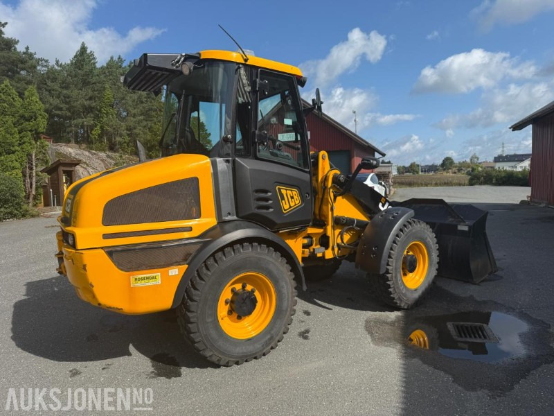 2019 JCB409 HJULLASTER SKUFF ÅRSKONTROLLERT LITE TIMER. - Utovarivač na kotačima: slika 2019 JCB409 HJULLASTER SKUFF ÅRSKONTROLLERT LITE TIMER. - Utovarivač na kotačima 2019 JCB409 HJULLASTER SKUFF ÅRSKONTROLLERT LITE TIMER. - Utovarivač na kotačima: slika 2019 JCB409 HJULLASTER SKUFF ÅRSKONTROLLERT LITE TIMER. - Utovarivač na kotačima