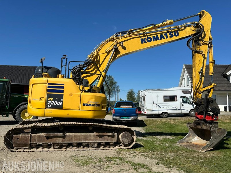 2019 Komatsu PC228USLC-11 - Gravemaskin - Tiltrotator R8 - Topcon GPS - 2skuffer - Sentralsmøring - 4467timer - Bager: slika 2019 Komatsu PC228USLC-11 - Gravemaskin - Tiltrotator R8 - Topcon GPS - 2skuffer - Sentralsmøring - 4467timer - Bager 2019 Komatsu PC228USLC-11 - Gravemaskin - Tiltrotator R8 - Topcon GPS - 2skuffer - Sentralsmøring - 4467timer - Bager: slika 2019 Komatsu PC228USLC-11 - Gravemaskin - Tiltrotator R8 - Topcon GPS - 2skuffer - Sentralsmøring - 4467timer - Bager