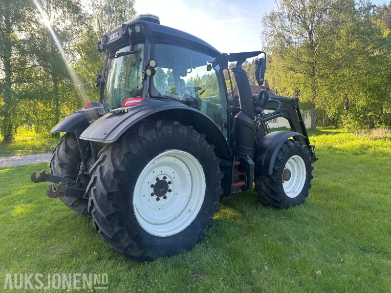 2019 Valtra N174 med frontlaster og mye utstyr - Traktor: slika 2019 Valtra N174 med frontlaster og mye utstyr - Traktor 2019 Valtra N174 med frontlaster og mye utstyr - Traktor: slika 2019 Valtra N174 med frontlaster og mye utstyr - Traktor