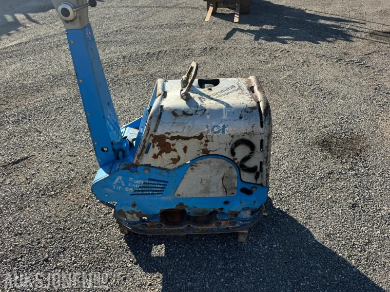 2020 Weber CR7 Vibroplate 475kg - Valjak: slika  2020 Weber CR7 Vibroplate 475kg - Valjak 2020 Weber CR7 Vibroplate 475kg - Valjak: slika  2020 Weber CR7 Vibroplate 475kg - Valjak