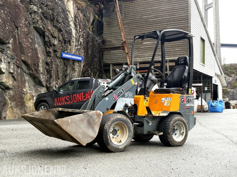 2021 Giant D204SW Kompaktlaster / hjullaster / minihjullaster - Mini utovarivač: slika 2021 Giant D204SW Kompaktlaster / hjullaster / minihjullaster - Mini utovarivač 2021 Giant D204SW Kompaktlaster / hjullaster / minihjullaster - Mini utovarivač: slika 2021 Giant D204SW Kompaktlaster / hjullaster / minihjullaster - Mini utovarivač