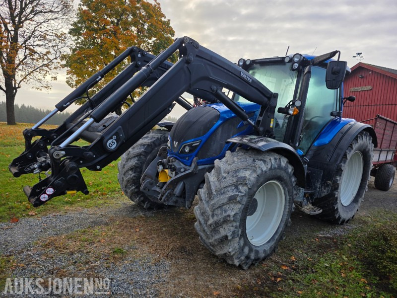 2021 Valtra N174 med lesseapparat - Traktor: slika 2021 Valtra N174 med lesseapparat - Traktor 2021 Valtra N174 med lesseapparat - Traktor: slika 2021 Valtra N174 med lesseapparat - Traktor