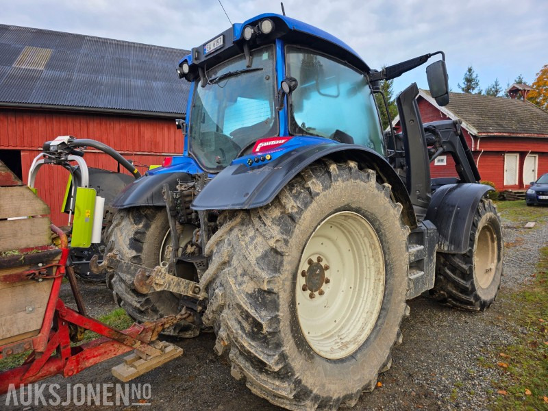 2021 Valtra N174 med lesseapparat - Traktor: slika 2021 Valtra N174 med lesseapparat - Traktor 2021 Valtra N174 med lesseapparat - Traktor: slika 2021 Valtra N174 med lesseapparat - Traktor