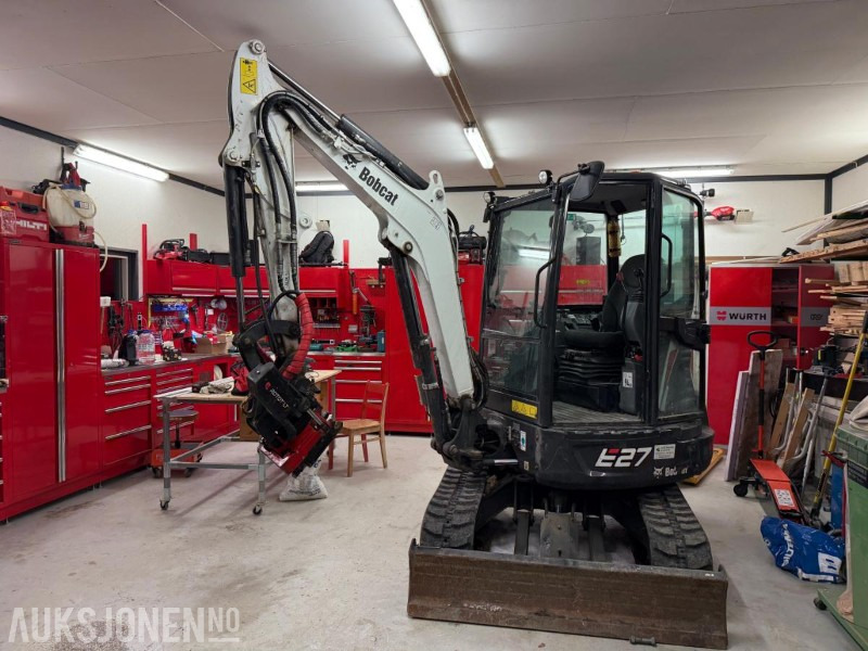 2022 Bobcat E27 m/Rototilt tiltrotator, lite timer - Mini bager: slika 2022 Bobcat E27 m/Rototilt tiltrotator, lite timer - Mini bager 2022 Bobcat E27 m/Rototilt tiltrotator, lite timer - Mini bager: slika 2022 Bobcat E27 m/Rototilt tiltrotator, lite timer - Mini bager