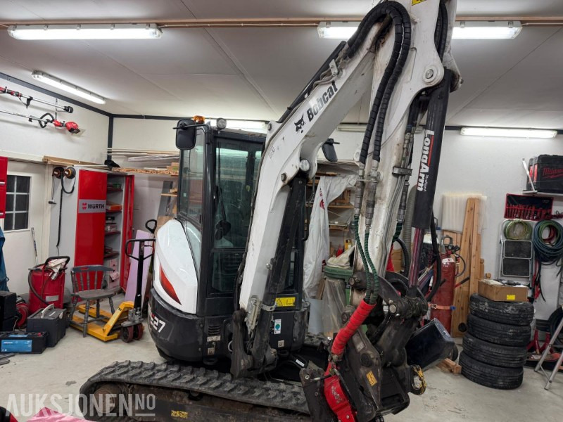 2022 Bobcat E27 m/Rototilt tiltrotator, lite timer - Mini bager: slika 2022 Bobcat E27 m/Rototilt tiltrotator, lite timer - Mini bager 2022 Bobcat E27 m/Rototilt tiltrotator, lite timer - Mini bager: slika 2022 Bobcat E27 m/Rototilt tiltrotator, lite timer - Mini bager