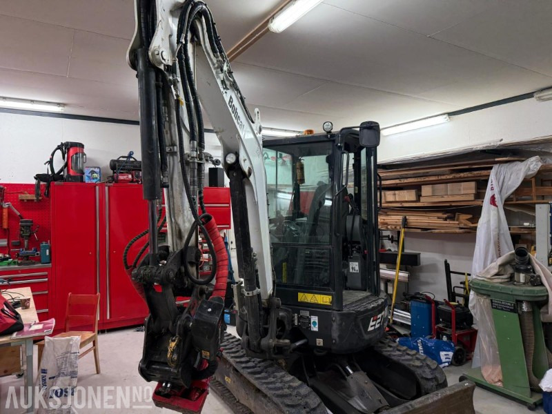 2022 Bobcat E27 m/Rototilt tiltrotator, lite timer - Mini bager: slika 2022 Bobcat E27 m/Rototilt tiltrotator, lite timer - Mini bager 2022 Bobcat E27 m/Rototilt tiltrotator, lite timer - Mini bager: slika 2022 Bobcat E27 m/Rototilt tiltrotator, lite timer - Mini bager