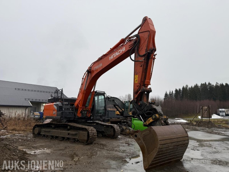 2022 Hitachi 300LC m/Tiltrotator, Gps og 2 skuffer - Bager: slika 2022 Hitachi 300LC m/Tiltrotator, Gps og 2 skuffer - Bager 2022 Hitachi 300LC m/Tiltrotator, Gps og 2 skuffer - Bager: slika 2022 Hitachi 300LC m/Tiltrotator, Gps og 2 skuffer - Bager