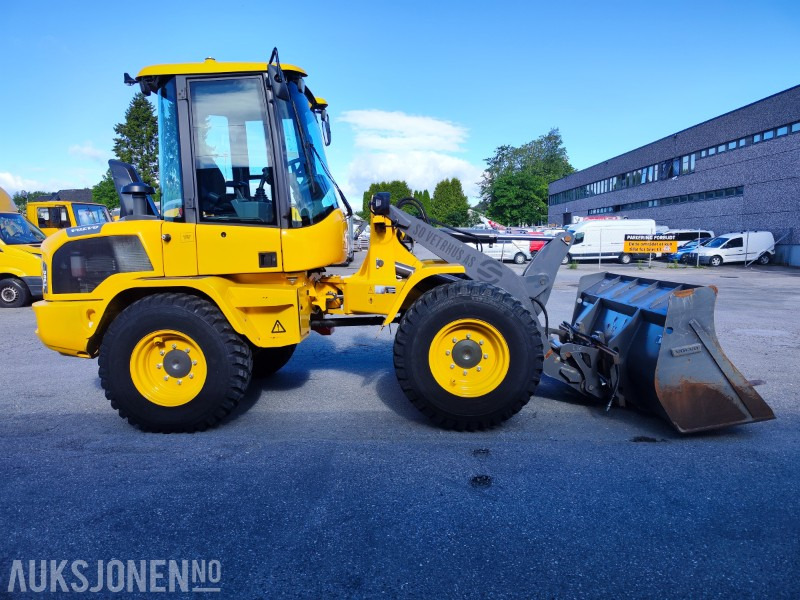 2022 Volvo L30GS – Komplett maskin - Lavt timetall - Feiekost - Vikeplog - Skuff - Gafler - Utovarivač na kotačima: slika 2022 Volvo L30GS – Komplett maskin - Lavt timetall - Feiekost - Vikeplog - Skuff - Gafler - Utovarivač na kotačima 2022 Volvo L30GS – Komplett maskin - Lavt timetall - Feiekost - Vikeplog - Skuff - Gafler - Utovarivač na kotačima: slika 2022 Volvo L30GS – Komplett maskin - Lavt timetall - Feiekost - Vikeplog - Skuff - Gafler - Utovarivač na kotačima