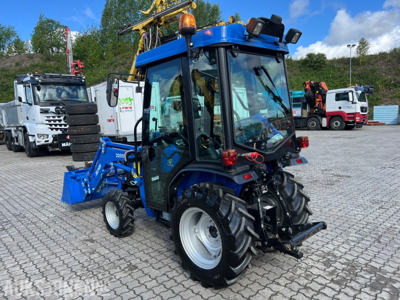 2024 Solis 26 m frontlaster, skuffe pallegaffel - Traktor: slika 2024 Solis 26 m frontlaster, skuffe pallegaffel - Traktor 2024 Solis 26 m frontlaster, skuffe pallegaffel - Traktor: slika 2024 Solis 26 m frontlaster, skuffe pallegaffel - Traktor