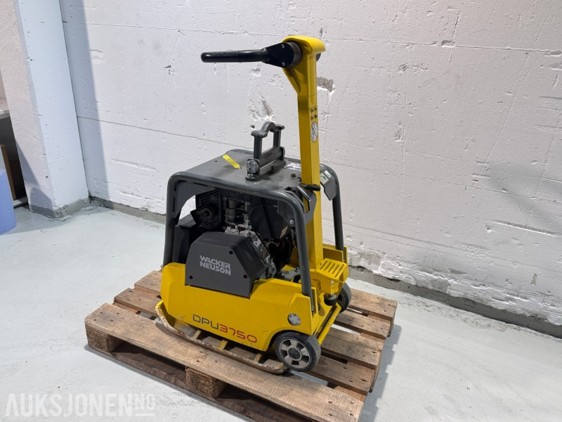 2024 Wacker Neuson DPU3750H – Reverserbar vibroplate for effektiv komprimering - Valjak: slika 2024 Wacker Neuson DPU3750H – Reverserbar vibroplate for effektiv komprimering - Valjak 2024 Wacker Neuson DPU3750H – Reverserbar vibroplate for effektiv komprimering - Valjak: slika 2024 Wacker Neuson DPU3750H – Reverserbar vibroplate for effektiv komprimering - Valjak