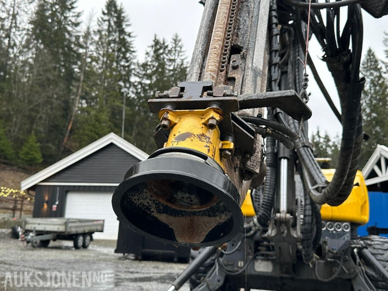 Atlas Copco FlexiROC T15R 2013 – Borerigg med ILMEG – Fjernkontroll- 1909 Timer - Platforma za bušenje: slika Atlas Copco FlexiROC T15R 2013 – Borerigg med ILMEG – Fjernkontroll- 1909 Timer - Platforma za bušenje Atlas Copco FlexiROC T15R 2013 – Borerigg med ILMEG – Fjernkontroll- 1909 Timer - Platforma za bušenje: slika Atlas Copco FlexiROC T15R 2013 – Borerigg med ILMEG – Fjernkontroll- 1909 Timer - Platforma za bušenje