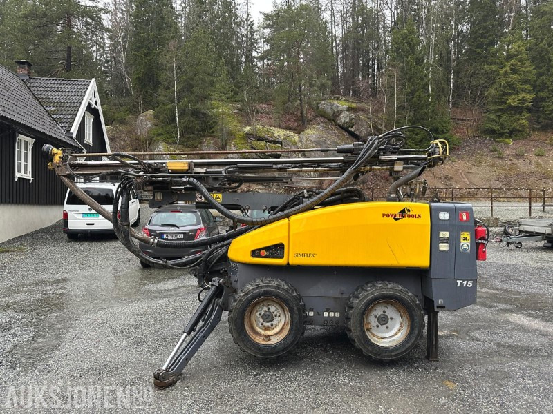 Atlas Copco FlexiROC T15R 2013 – Borerigg med ILMEG – Fjernkontroll- 1909 Timer - Platforma za bušenje: slika Atlas Copco FlexiROC T15R 2013 – Borerigg med ILMEG – Fjernkontroll- 1909 Timer - Platforma za bušenje Atlas Copco FlexiROC T15R 2013 – Borerigg med ILMEG – Fjernkontroll- 1909 Timer - Platforma za bušenje: slika Atlas Copco FlexiROC T15R 2013 – Borerigg med ILMEG – Fjernkontroll- 1909 Timer - Platforma za bušenje