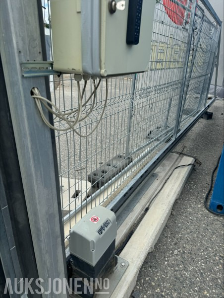 Bom for byggeplass med kortleser og appstyring - Građevinska oprema: slika Bom for byggeplass med kortleser og appstyring - Građevinska oprema Bom for byggeplass med kortleser og appstyring - Građevinska oprema: slika Bom for byggeplass med kortleser og appstyring - Građevinska oprema