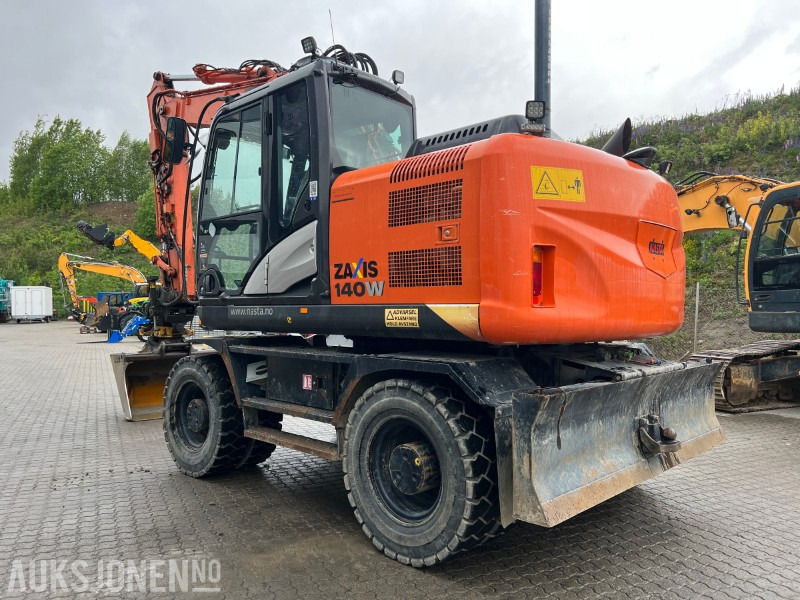 Hitachi ZX140W-5B Engcon tilt, fast puss - Bager: slika Hitachi ZX140W-5B Engcon tilt, fast puss - Bager Hitachi ZX140W-5B Engcon tilt, fast puss - Bager: slika Hitachi ZX140W-5B Engcon tilt, fast puss - Bager