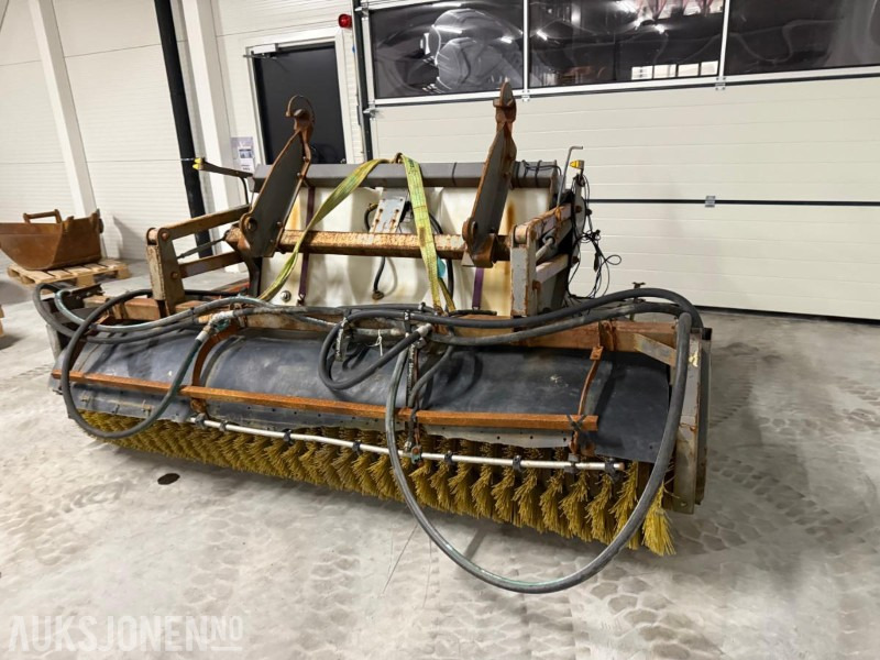 Holms 300 PH 2,5 - Utovarivač na kotačima: slika Holms 300 PH 2,5 - Utovarivač na kotačima Holms 300 PH 2,5 - Utovarivač na kotačima: slika Holms 300 PH 2,5 - Utovarivač na kotačima