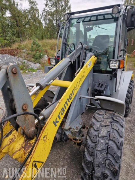Kramer Allrad 750 kompakt hjullaster med 2 stk skuffer og pallegafler / 1765 timer - Utovarivač na kotačima: slika Kramer Allrad 750 kompakt hjullaster med 2 stk skuffer og pallegafler / 1765 timer - Utovarivač na kotačima Kramer Allrad 750 kompakt hjullaster med 2 stk skuffer og pallegafler / 1765 timer - Utovarivač na kotačima: slika Kramer Allrad 750 kompakt hjullaster med 2 stk skuffer og pallegafler / 1765 timer - Utovarivač na kotačima