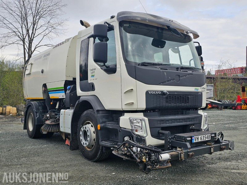 2014 Volvo FE Feiebil med Bucher Schörling CityFant 6000 påbygg/Komplett feiesystem - Namjenska/ Posebna vozila: slika 2014 Volvo FE Feiebil med Bucher Schörling CityFant 6000 påbygg/Komplett feiesystem - Namjenska/ Posebna vozila 2014 Volvo FE Feiebil med Bucher Schörling CityFant 6000 påbygg/Komplett feiesystem - Namjenska/ Posebna vozila: slika 2014 Volvo FE Feiebil med Bucher Schörling CityFant 6000 påbygg/Komplett feiesystem - Namjenska/ Posebna vozila