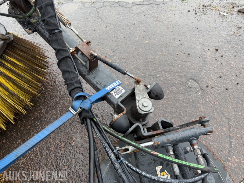 Zakup  2017 JOHNSTON C401 Kompaktfeiemaskin 5,6 m3 2017 JOHNSTON C401 Kompaktfeiemaskin 5,6 m3: slika Zakup  2017 JOHNSTON C401 Kompaktfeiemaskin 5,6 m3 2017 JOHNSTON C401 Kompaktfeiemaskin 5,6 m3