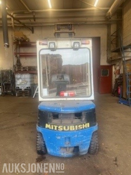 1984 Mitsubishi FD25 2.5 tonns dieseltruck med lukket førerhus - Oprema za rukovanje materijalima: slika 1984 Mitsubishi FD25 2.5 tonns dieseltruck med lukket førerhus - Oprema za rukovanje materijalima 1984 Mitsubishi FD25 2.5 tonns dieseltruck med lukket førerhus - Oprema za rukovanje materijalima: slika 1984 Mitsubishi FD25 2.5 tonns dieseltruck med lukket førerhus - Oprema za rukovanje materijalima