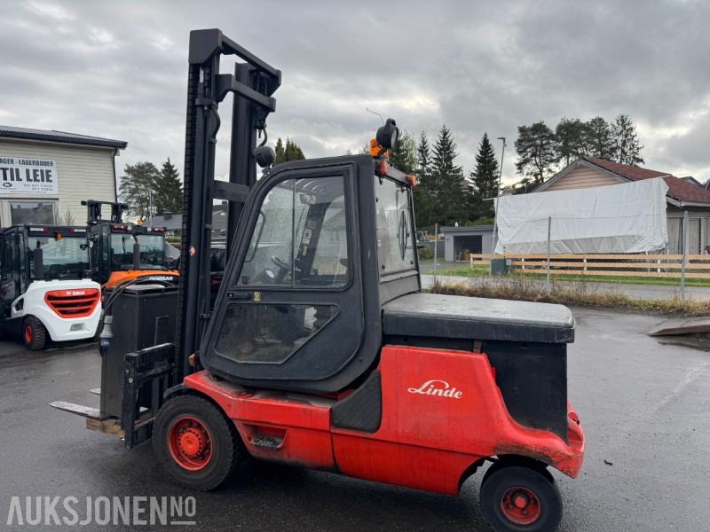 2006 Linde E48P motvekttruck med 4610 kg løftekapasitet - Oprema za rukovanje materijalima: slika 2006 Linde E48P motvekttruck med 4610 kg løftekapasitet - Oprema za rukovanje materijalima 2006 Linde E48P motvekttruck med 4610 kg løftekapasitet - Oprema za rukovanje materijalima: slika 2006 Linde E48P motvekttruck med 4610 kg løftekapasitet - Oprema za rukovanje materijalima