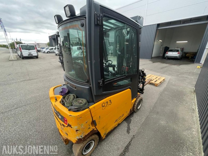2012 Jungheinrich EFG 320 EL.Truck - Ravas vekt - 7 m. løftehøyde - 2 tonn løftekapasitet - 4812 timer. - Oprema za rukovanje materijalima: slika 2012 Jungheinrich EFG 320 EL.Truck - Ravas vekt - 7 m. løftehøyde - 2 tonn løftekapasitet - 4812 timer. - Oprema za rukovanje materijalima 2012 Jungheinrich EFG 320 EL.Truck - Ravas vekt - 7 m. løftehøyde - 2 tonn løftekapasitet - 4812 timer. - Oprema za rukovanje materijalima: slika 2012 Jungheinrich EFG 320 EL.Truck - Ravas vekt - 7 m. løftehøyde - 2 tonn løftekapasitet - 4812 timer. - Oprema za rukovanje materijalima