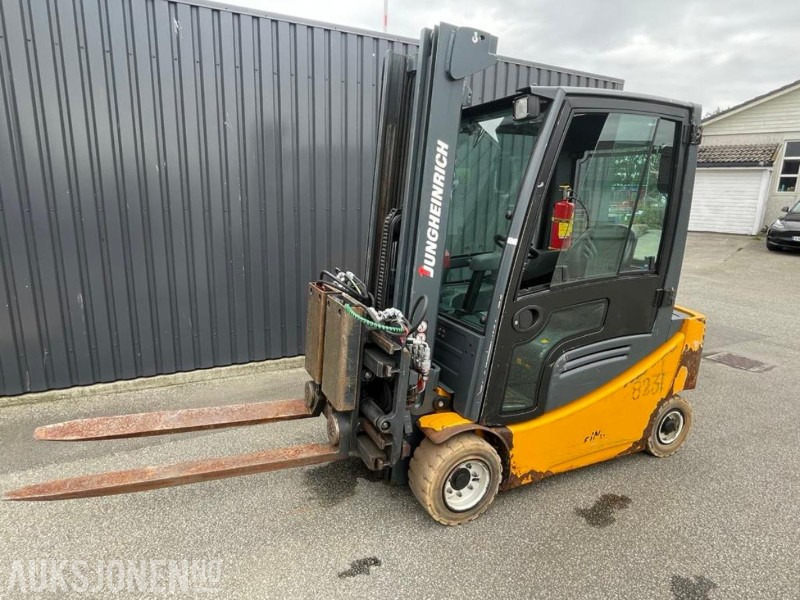 2012 Jungheinrich EFG 320 EL.Truck - Ravas vekt - 7 m. løftehøyde - 2 tonn løftekapasitet - 4812 timer. - Oprema za rukovanje materijalima: slika 2012 Jungheinrich EFG 320 EL.Truck - Ravas vekt - 7 m. løftehøyde - 2 tonn løftekapasitet - 4812 timer. - Oprema za rukovanje materijalima 2012 Jungheinrich EFG 320 EL.Truck - Ravas vekt - 7 m. løftehøyde - 2 tonn løftekapasitet - 4812 timer. - Oprema za rukovanje materijalima: slika 2012 Jungheinrich EFG 320 EL.Truck - Ravas vekt - 7 m. løftehøyde - 2 tonn løftekapasitet - 4812 timer. - Oprema za rukovanje materijalima