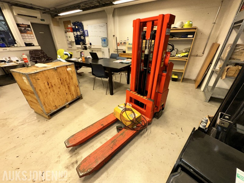 2012 Logitrans Logiflex Maxi elektrisk stabler (SELF 1002/2050) – Sertifisert - trenger nytt batteri - Oprema za rukovanje materijalima: slika 2012 Logitrans Logiflex Maxi elektrisk stabler (SELF 1002/2050) – Sertifisert - trenger nytt batteri - Oprema za rukovanje materijalima 2012 Logitrans Logiflex Maxi elektrisk stabler (SELF 1002/2050) – Sertifisert - trenger nytt batteri - Oprema za rukovanje materijalima: slika 2012 Logitrans Logiflex Maxi elektrisk stabler (SELF 1002/2050) – Sertifisert - trenger nytt batteri - Oprema za rukovanje materijalima