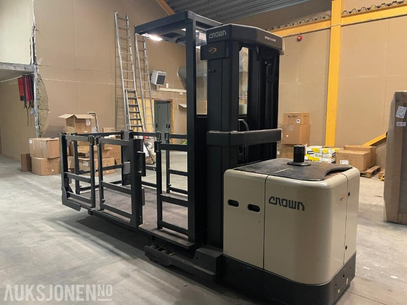 2016 Crown SP 3511-1,25 SkyLift /smalgangstruck /plukktruck - Oprema za rukovanje materijalima: slika 2016 Crown SP 3511-1,25 SkyLift /smalgangstruck /plukktruck - Oprema za rukovanje materijalima 2016 Crown SP 3511-1,25 SkyLift /smalgangstruck /plukktruck - Oprema za rukovanje materijalima: slika 2016 Crown SP 3511-1,25 SkyLift /smalgangstruck /plukktruck - Oprema za rukovanje materijalima