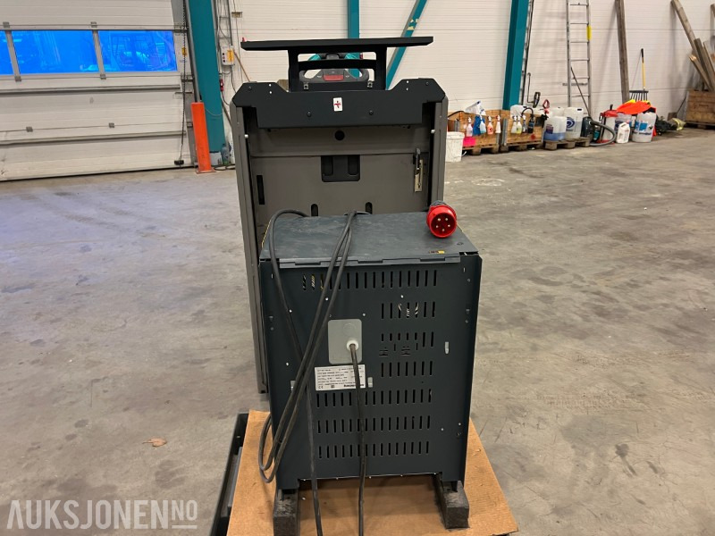 2016 Jungheinrich ECE 310 HP - Oprema za rukovanje materijalima: slika 2016 Jungheinrich ECE 310 HP - Oprema za rukovanje materijalima 2016 Jungheinrich ECE 310 HP - Oprema za rukovanje materijalima: slika 2016 Jungheinrich ECE 310 HP - Oprema za rukovanje materijalima