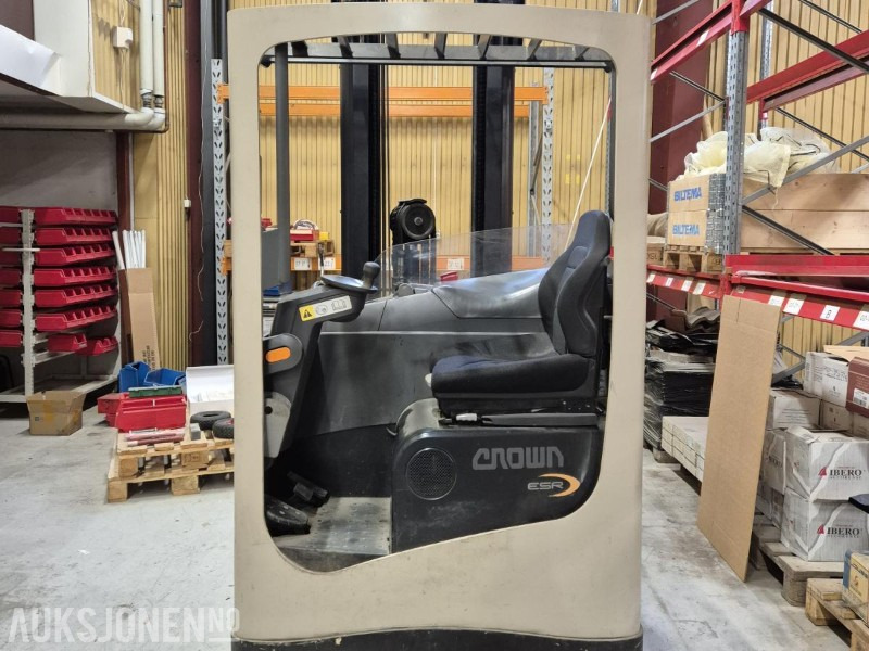 Truck fra Crown ESR 4500 med Nuova Elettra MICRO-2 lader. - Oprema za rukovanje materijalima: slika Truck fra Crown ESR 4500 med Nuova Elettra MICRO-2 lader. - Oprema za rukovanje materijalima Truck fra Crown ESR 4500 med Nuova Elettra MICRO-2 lader. - Oprema za rukovanje materijalima: slika Truck fra Crown ESR 4500 med Nuova Elettra MICRO-2 lader. - Oprema za rukovanje materijalima