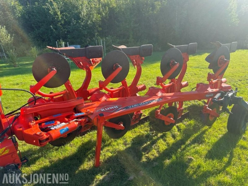 2019 KUHN KUHN VARI-MASTER NSH 4-SKJÆRS VENDEPLOG - Poljoprivredni strojevi: slika 2019 KUHN KUHN VARI-MASTER NSH 4-SKJÆRS VENDEPLOG - Poljoprivredni strojevi 2019 KUHN KUHN VARI-MASTER NSH 4-SKJÆRS VENDEPLOG - Poljoprivredni strojevi: slika 2019 KUHN KUHN VARI-MASTER NSH 4-SKJÆRS VENDEPLOG - Poljoprivredni strojevi