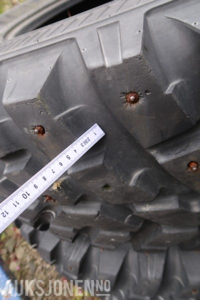 Nokian Tri-2 Piggdekk 480/80 R34 og hjulsett til Valtra - Poljoprivredni strojevi: slika Nokian Tri-2 Piggdekk 480/80 R34 og hjulsett til Valtra - Poljoprivredni strojevi Nokian Tri-2 Piggdekk 480/80 R34 og hjulsett til Valtra - Poljoprivredni strojevi: slika Nokian Tri-2 Piggdekk 480/80 R34 og hjulsett til Valtra - Poljoprivredni strojevi