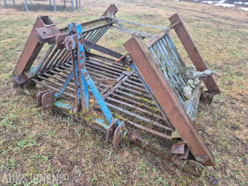 Slodd ca 3 meter med 3-punkt feste - Poljoprivredni strojevi: slika Slodd ca 3 meter med 3-punkt feste - Poljoprivredni strojevi Slodd ca 3 meter med 3-punkt feste - Poljoprivredni strojevi: slika Slodd ca 3 meter med 3-punkt feste - Poljoprivredni strojevi