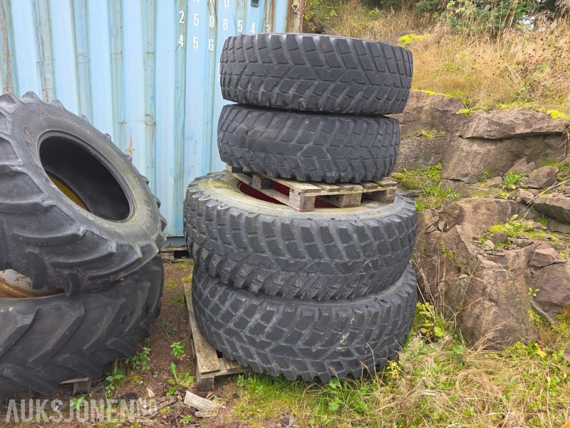 Traktordekk 2 stk 540/80R38 og 2 stk Nokian 440/80R28 - Poljoprivredni strojevi: slika Traktordekk 2 stk 540/80R38 og 2 stk Nokian 440/80R28 - Poljoprivredni strojevi Traktordekk 2 stk 540/80R38 og 2 stk Nokian 440/80R28 - Poljoprivredni strojevi: slika Traktordekk 2 stk 540/80R38 og 2 stk Nokian 440/80R28 - Poljoprivredni strojevi
