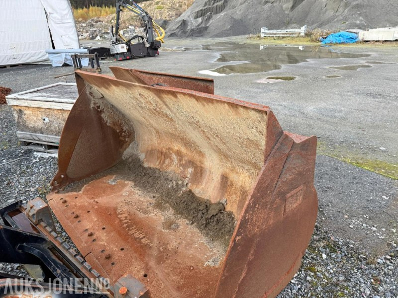 1900 Skuffe m/Cat kopling - Priključak za Građevinski strojevi: slika 1900 Skuffe m/Cat kopling - Priključak za Građevinski strojevi 1900 Skuffe m/Cat kopling - Priključak za Građevinski strojevi: slika 1900 Skuffe m/Cat kopling - Priključak za Građevinski strojevi