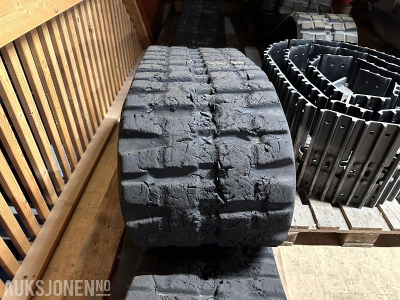 2 Stk. Belter til Kobelco SK75SR – Originale – Selges som de står - Priključak za Građevinski strojevi: slika 2 Stk. Belter til Kobelco SK75SR – Originale – Selges som de står - Priključak za Građevinski strojevi 2 Stk. Belter til Kobelco SK75SR – Originale – Selges som de står - Priključak za Građevinski strojevi: slika 2 Stk. Belter til Kobelco SK75SR – Originale – Selges som de står - Priključak za Građevinski strojevi