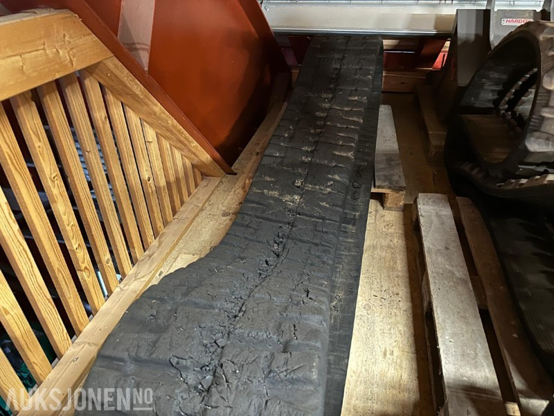 2 Stk. Belter til Kobelco SK75SR – Originale – Selges som de står - Priključak za Građevinski strojevi: slika 2 Stk. Belter til Kobelco SK75SR – Originale – Selges som de står - Priključak za Građevinski strojevi 2 Stk. Belter til Kobelco SK75SR – Originale – Selges som de står - Priključak za Građevinski strojevi: slika 2 Stk. Belter til Kobelco SK75SR – Originale – Selges som de står - Priključak za Građevinski strojevi