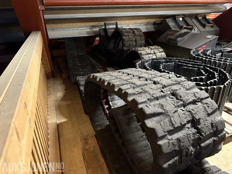 2 Stk. Belter til Kobelco SK75SR – Originale – Selges som de står - Priključak za Građevinski strojevi: slika 2 Stk. Belter til Kobelco SK75SR – Originale – Selges som de står - Priključak za Građevinski strojevi 2 Stk. Belter til Kobelco SK75SR – Originale – Selges som de står - Priključak za Građevinski strojevi: slika 2 Stk. Belter til Kobelco SK75SR – Originale – Selges som de står - Priključak za Građevinski strojevi