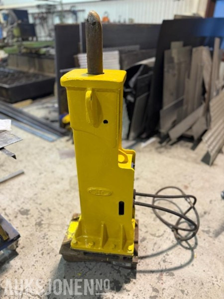 2008 JAB JB30 Pigghammer - S50 - Priključak za Građevinski strojevi: slika 2008 JAB JB30 Pigghammer - S50 - Priključak za Građevinski strojevi 2008 JAB JB30 Pigghammer - S50 - Priključak za Građevinski strojevi: slika 2008 JAB JB30 Pigghammer - S50 - Priključak za Građevinski strojevi