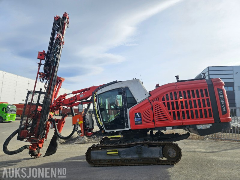 Sandvik DX800I - Platforma za bušenje: slika Sandvik DX800I - Platforma za bušenje Sandvik DX800I - Platforma za bušenje: slika Sandvik DX800I - Platforma za bušenje
