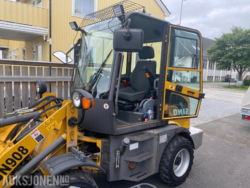 Utovarivač na kotačima Sino 908 Hjullaster med skuffe og pallegaffler: slika Utovarivač na kotačima Sino 908 Hjullaster med skuffe og pallegaffler