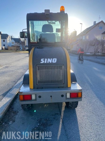 Utovarivač na kotačima Sino 908 Hjullaster med skuffe og pallegaffler: slika Utovarivač na kotačima Sino 908 Hjullaster med skuffe og pallegaffler