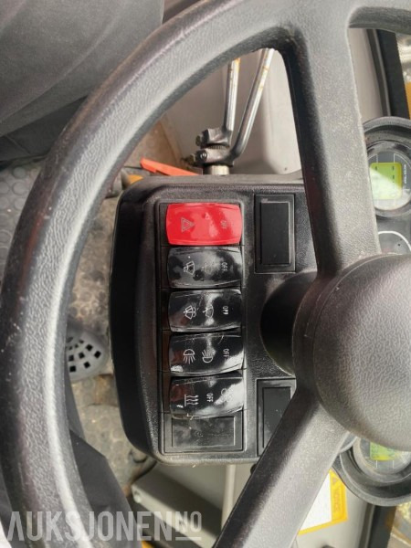 Utovarivač na kotačima Sino 908 Hjullaster med skuffe og pallegaffler: slika Utovarivač na kotačima Sino 908 Hjullaster med skuffe og pallegaffler