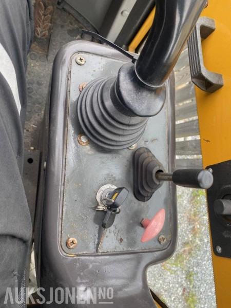 Utovarivač na kotačima Sino 908 Hjullaster med skuffe og pallegaffler: slika Utovarivač na kotačima Sino 908 Hjullaster med skuffe og pallegaffler