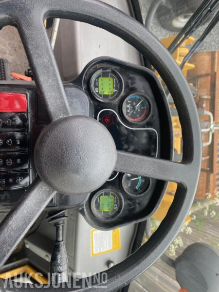 Utovarivač na kotačima Sino 908 Hjullaster med skuffe og pallegaffler: slika Utovarivač na kotačima Sino 908 Hjullaster med skuffe og pallegaffler