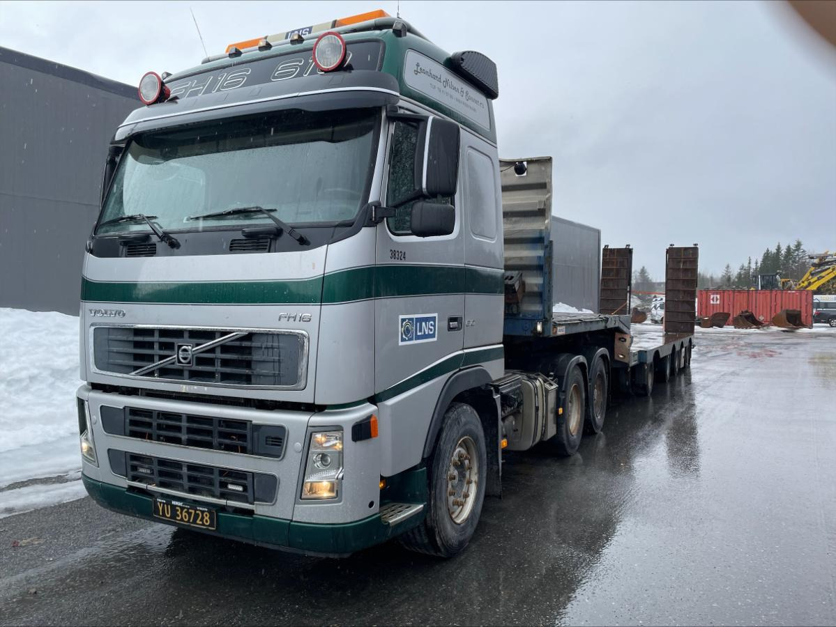 2005 Volvo FH16 6x4 Trekkvogn med Vang SHSL 1111TS maskinhenger - Tegljač: slika 2005 Volvo FH16 6x4 Trekkvogn med Vang SHSL 1111TS maskinhenger - Tegljač 2005 Volvo FH16 6x4 Trekkvogn med Vang SHSL 1111TS maskinhenger - Tegljač: slika 2005 Volvo FH16 6x4 Trekkvogn med Vang SHSL 1111TS maskinhenger - Tegljač