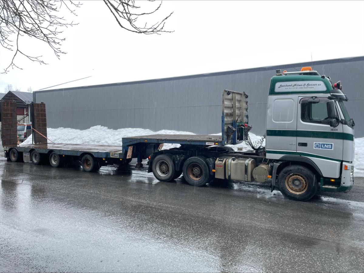 2005 Volvo FH16 6x4 Trekkvogn med Vang SHSL 1111TS maskinhenger - Tegljač: slika 2005 Volvo FH16 6x4 Trekkvogn med Vang SHSL 1111TS maskinhenger - Tegljač 2005 Volvo FH16 6x4 Trekkvogn med Vang SHSL 1111TS maskinhenger - Tegljač: slika 2005 Volvo FH16 6x4 Trekkvogn med Vang SHSL 1111TS maskinhenger - Tegljač