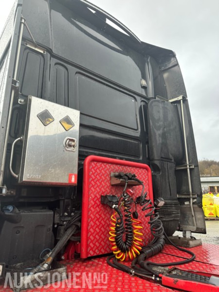 DAF XF 530 - Tegljač: slika DAF XF 530 - Tegljač DAF XF 530 - Tegljač: slika DAF XF 530 - Tegljač