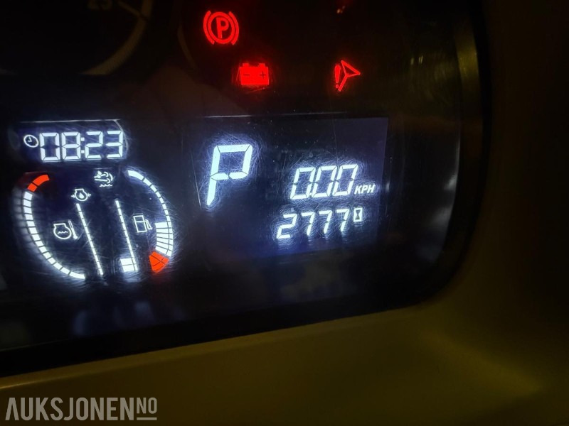 Traktor Valtra A104 m Laster, skuffe og pallegaffel: slika Traktor Valtra A104 m Laster, skuffe og pallegaffel Traktor Valtra A104 m Laster, skuffe og pallegaffel: slika Traktor Valtra A104 m Laster, skuffe og pallegaffel